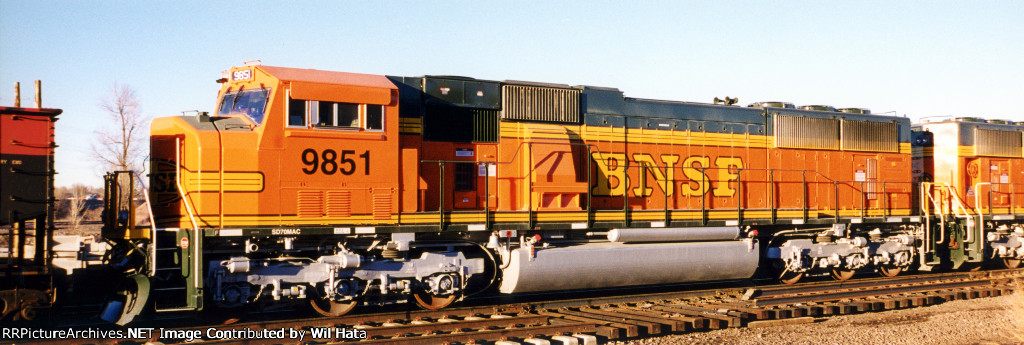 BNSF SD70MAC 9851